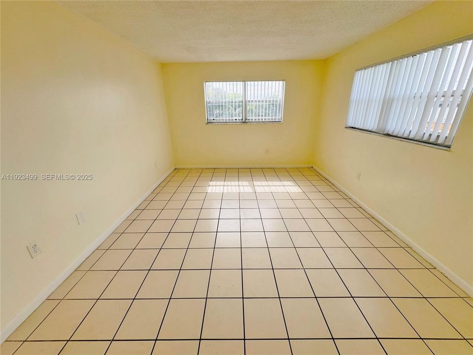 For Sale: $158,000 (2 beds, 2 baths, 1100 Square Feet)
