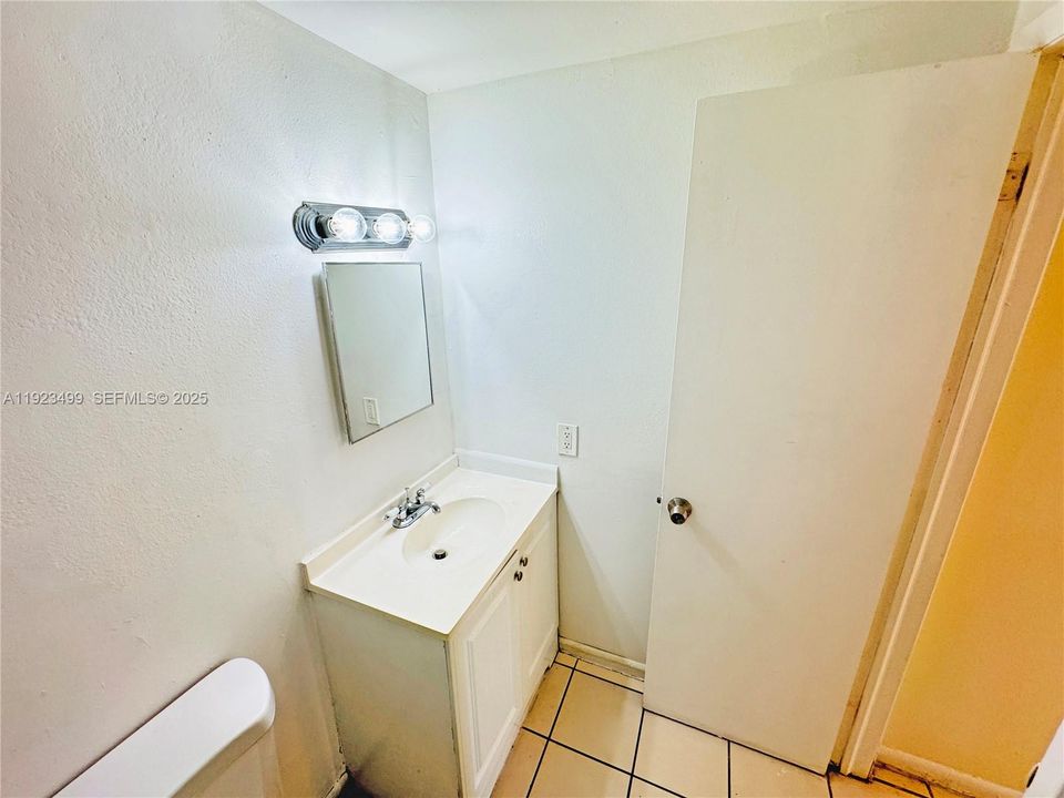 For Sale: $158,000 (2 beds, 2 baths, 1100 Square Feet)