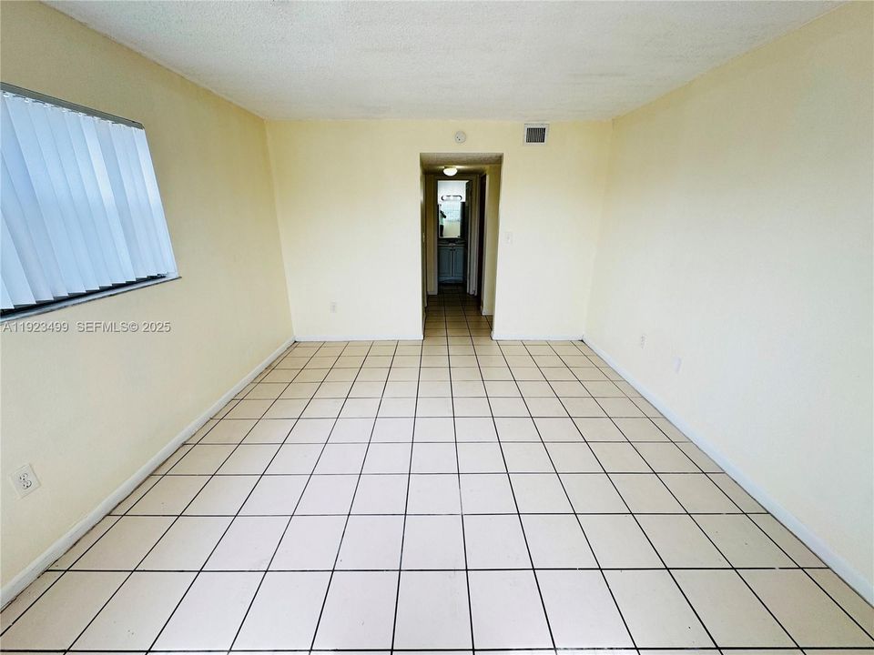 For Sale: $158,000 (2 beds, 2 baths, 1100 Square Feet)