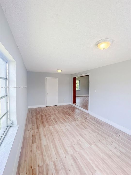 待售: $550,000 (4 贝兹, 2 浴室, 1156 平方英尺)