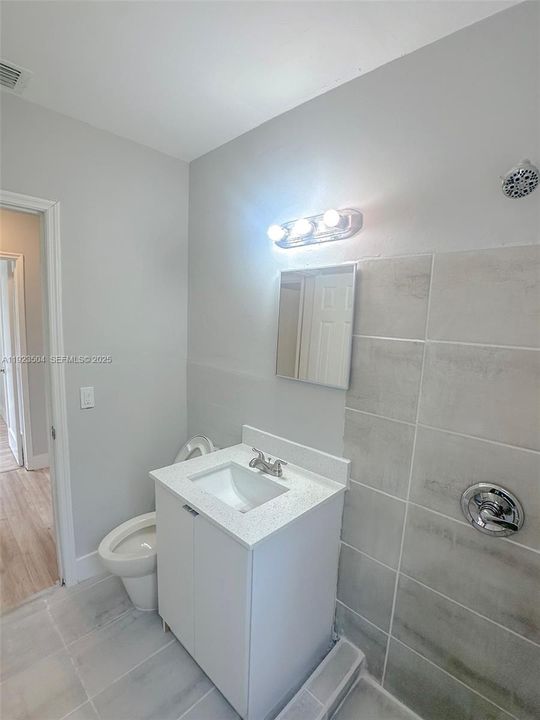 待售: $550,000 (4 贝兹, 2 浴室, 1156 平方英尺)