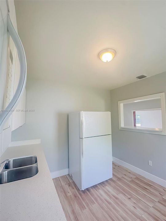 待售: $550,000 (4 贝兹, 2 浴室, 1156 平方英尺)