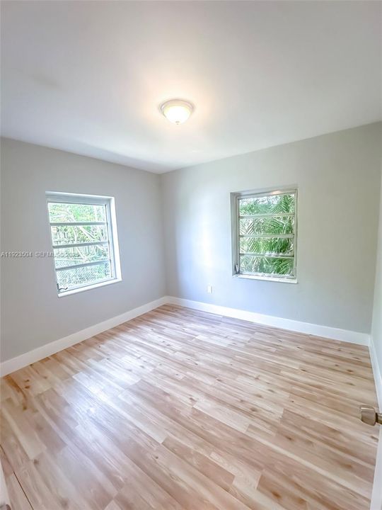 待售: $550,000 (4 贝兹, 2 浴室, 1156 平方英尺)