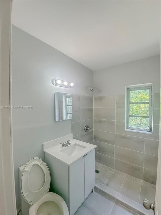 待售: $550,000 (4 贝兹, 2 浴室, 1156 平方英尺)