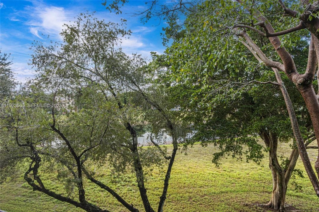 For Sale: $147,000 (2 beds, 2 baths, 1100 Square Feet)