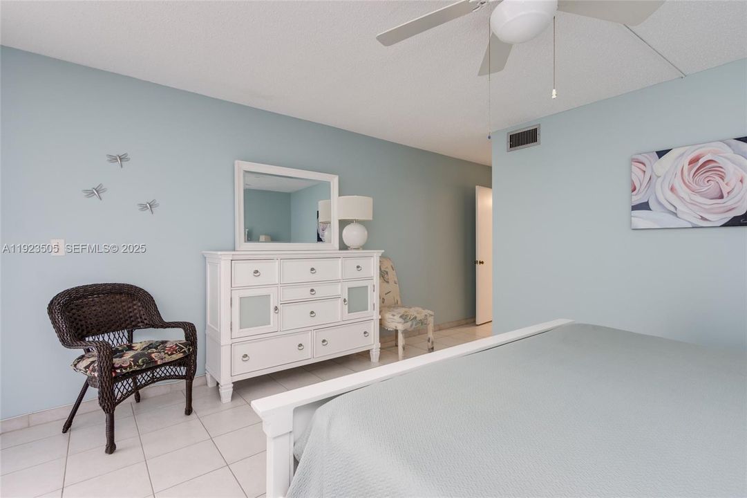 For Sale: $147,000 (2 beds, 2 baths, 1100 Square Feet)