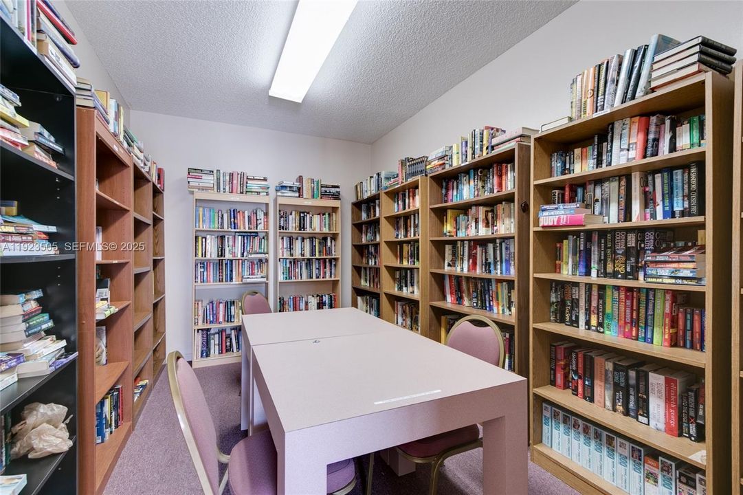 For Sale: $147,000 (2 beds, 2 baths, 1100 Square Feet)