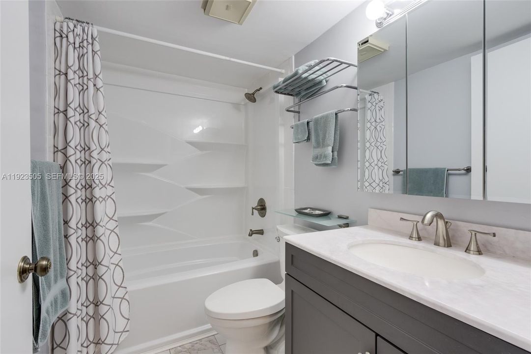 For Sale: $147,000 (2 beds, 2 baths, 1100 Square Feet)