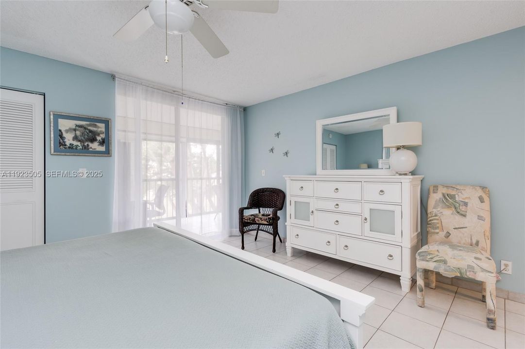 For Sale: $147,000 (2 beds, 2 baths, 1100 Square Feet)