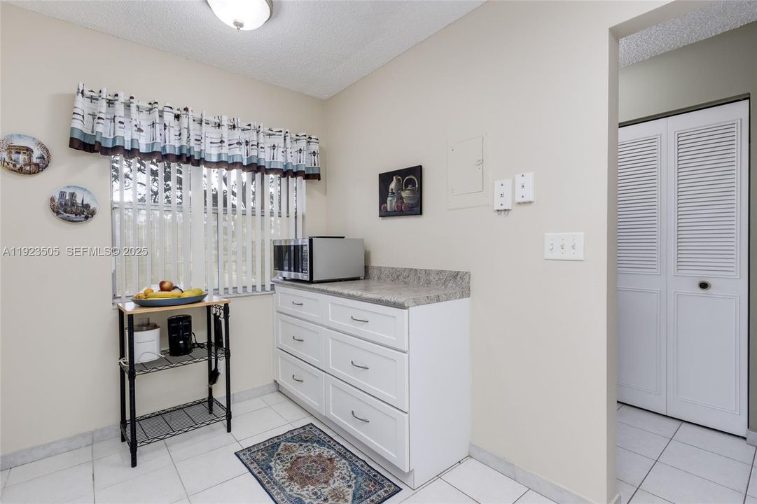 For Sale: $147,000 (2 beds, 2 baths, 1100 Square Feet)