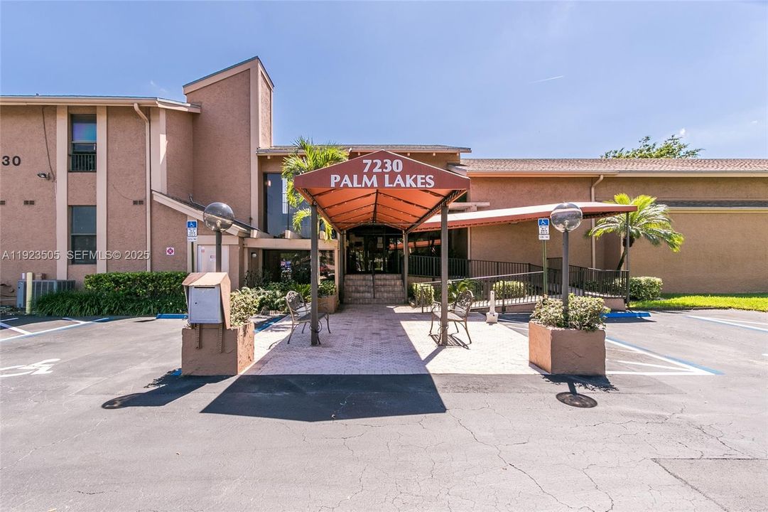 For Sale: $147,000 (2 beds, 2 baths, 1100 Square Feet)