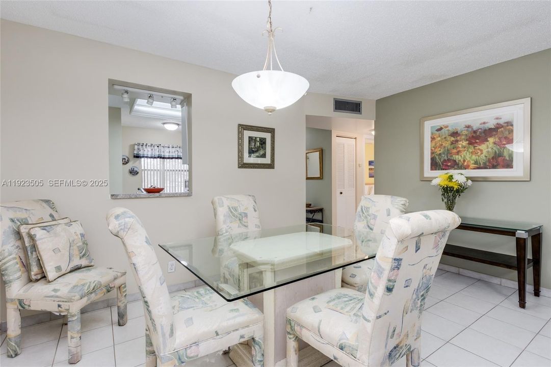 For Sale: $147,000 (2 beds, 2 baths, 1100 Square Feet)