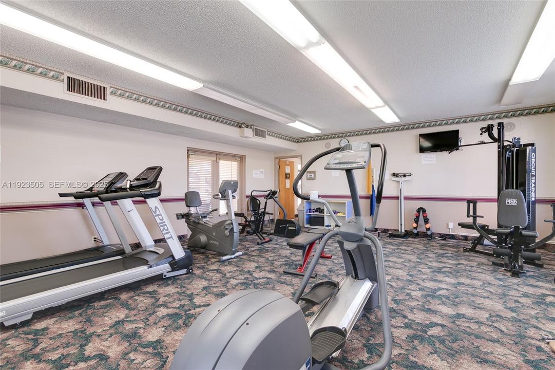 For Sale: $147,000 (2 beds, 2 baths, 1100 Square Feet)