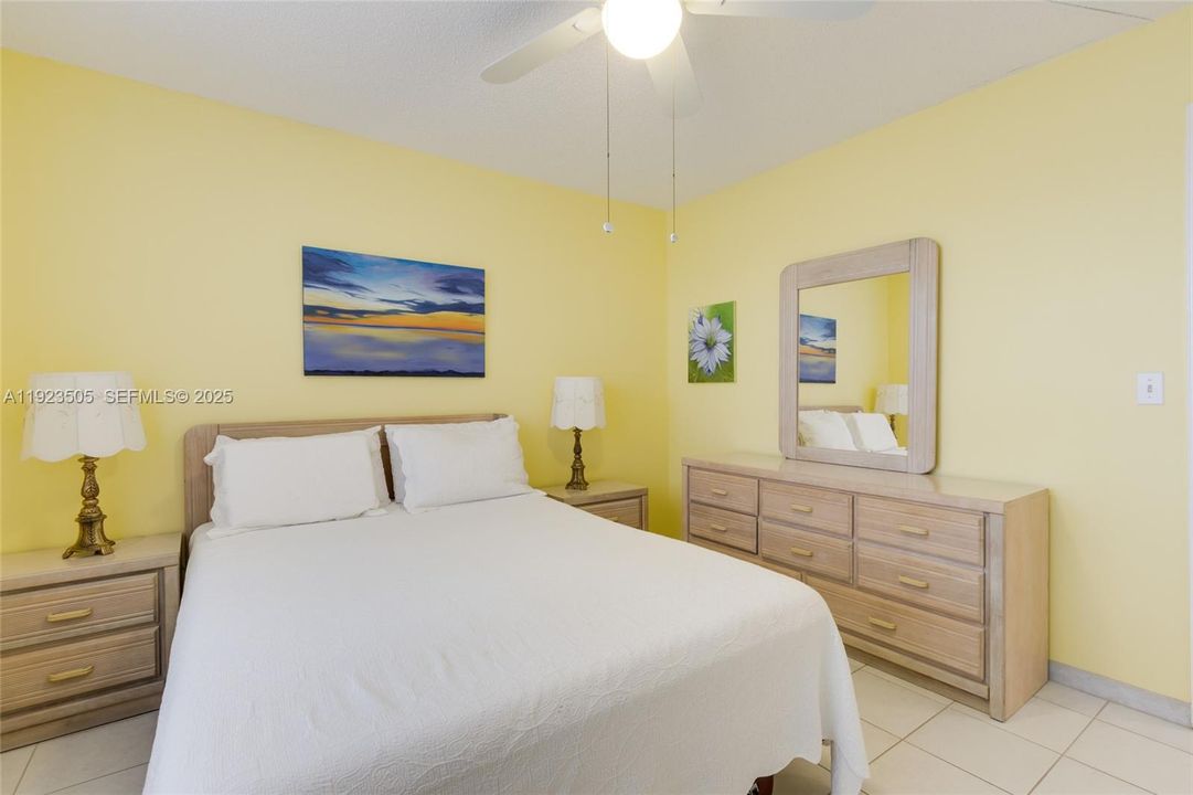 For Sale: $147,000 (2 beds, 2 baths, 1100 Square Feet)