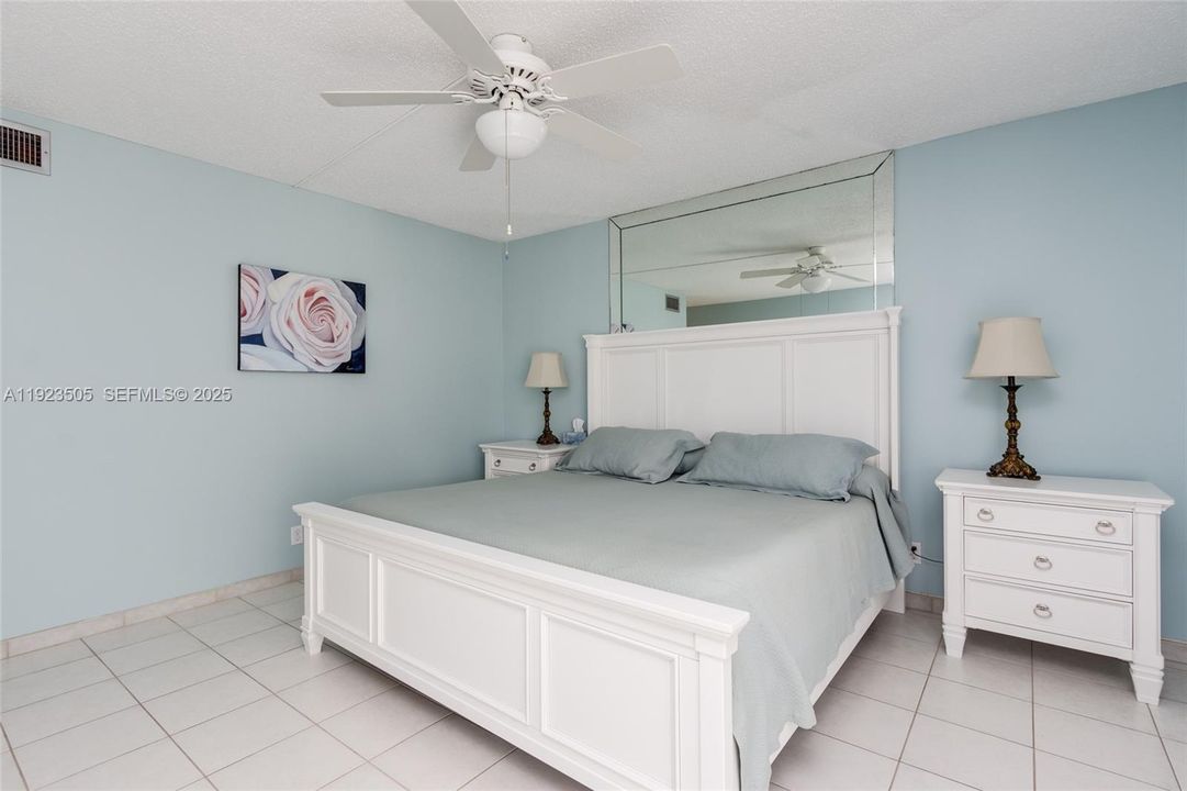 For Sale: $147,000 (2 beds, 2 baths, 1100 Square Feet)
