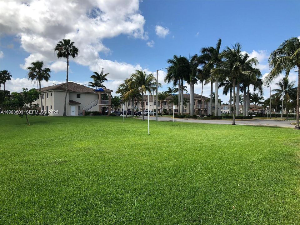 For Rent: $1,700 (2 beds, 2 baths, 815 Square Feet)