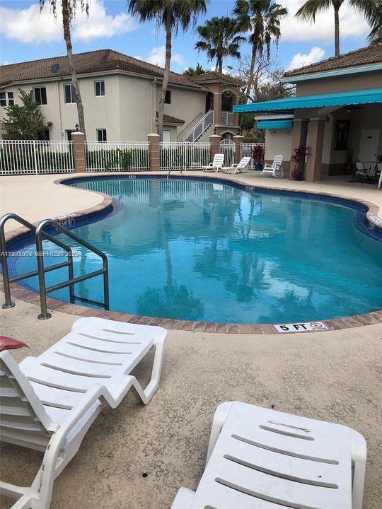 For Rent: $1,700 (2 beds, 2 baths, 815 Square Feet)