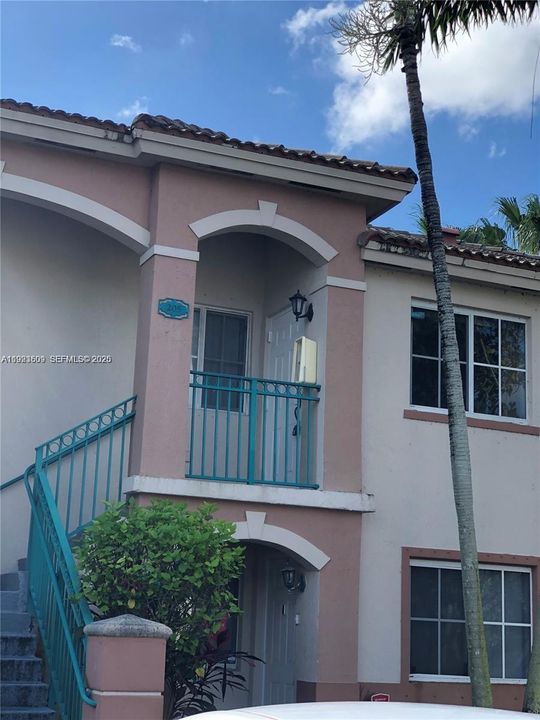 For Rent: $1,700 (2 beds, 2 baths, 815 Square Feet)