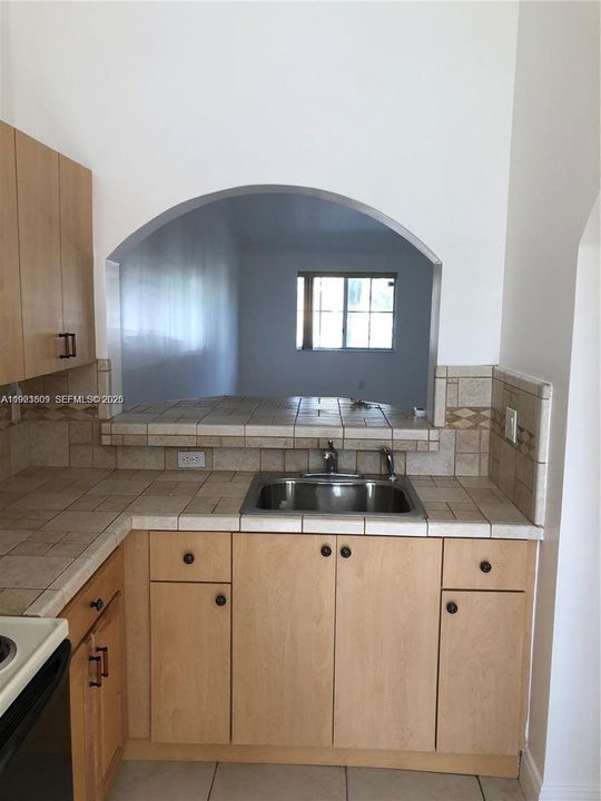 For Rent: $1,700 (2 beds, 2 baths, 815 Square Feet)