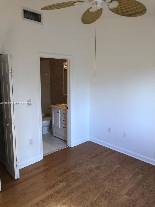 For Rent: $1,700 (2 beds, 2 baths, 815 Square Feet)