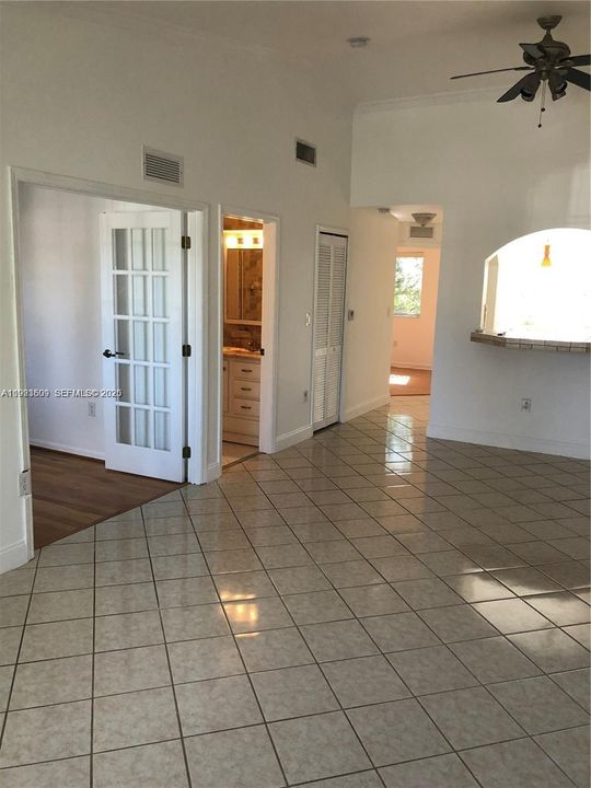 For Rent: $1,700 (2 beds, 2 baths, 815 Square Feet)