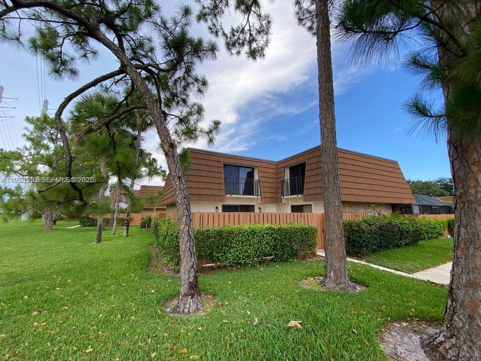 На продажу: $295,000 (2 спален, 2 ванн, 1236 Квадратных фут)