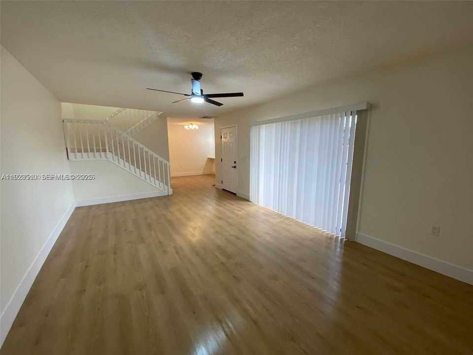 На продажу: $295,000 (2 спален, 2 ванн, 1236 Квадратных фут)