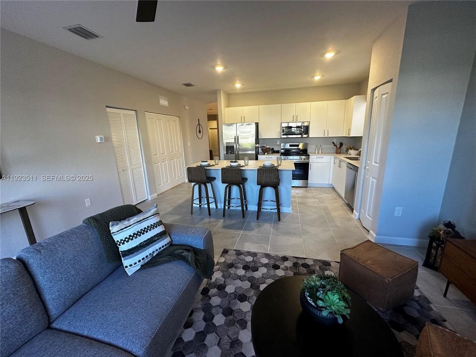 В аренду: $3,500 (3 спален, 2 ванн, 2217 Квадратных фут)