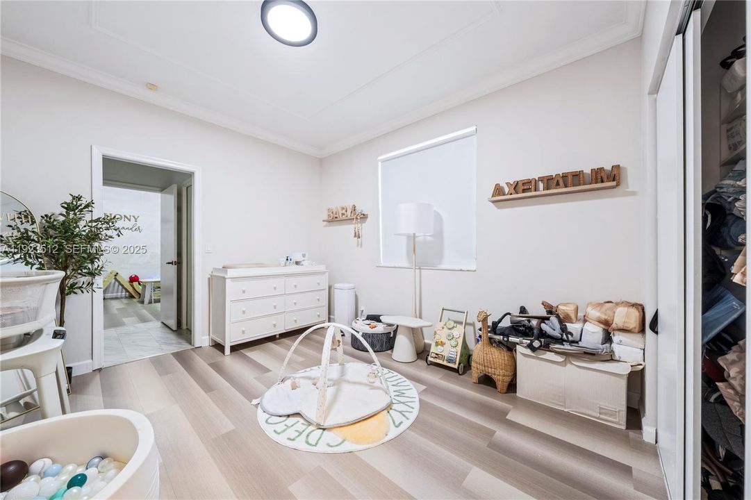 For Rent: $7,200 (5 beds, 3 baths, 2644 Square Feet)