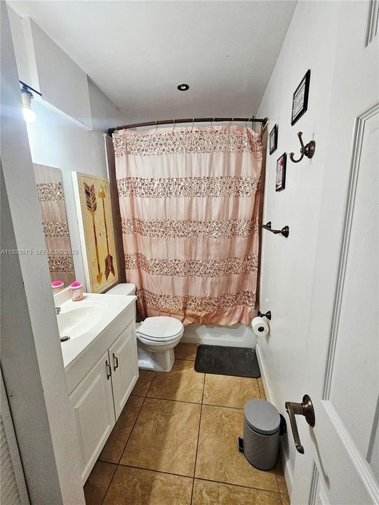2nd Bathroom - Upstarirs