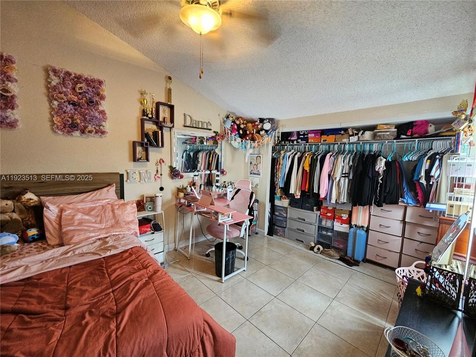 Second bedroom - Upstairs