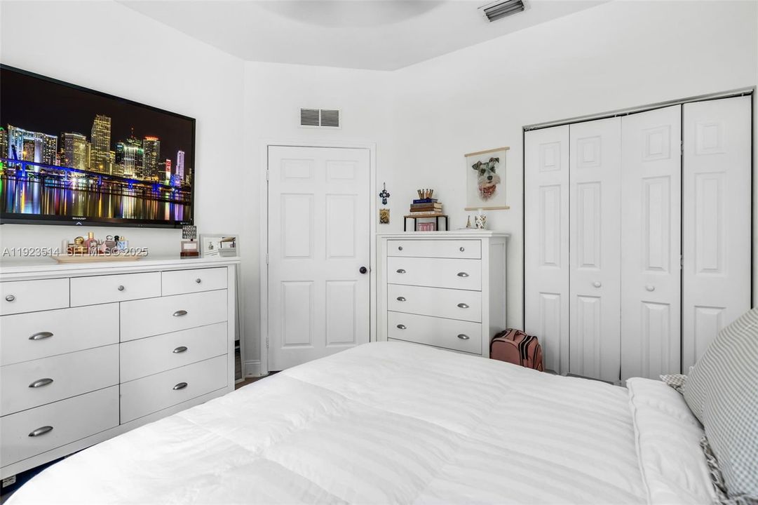 For Sale: $435,000 (3 beds, 2 baths, 1426 Square Feet)