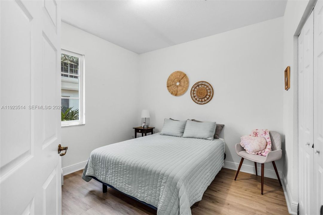 For Sale: $435,000 (3 beds, 2 baths, 1426 Square Feet)