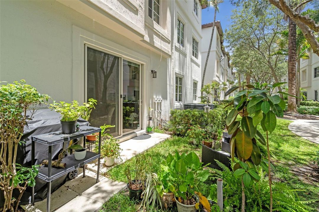 For Sale: $435,000 (3 beds, 2 baths, 1426 Square Feet)