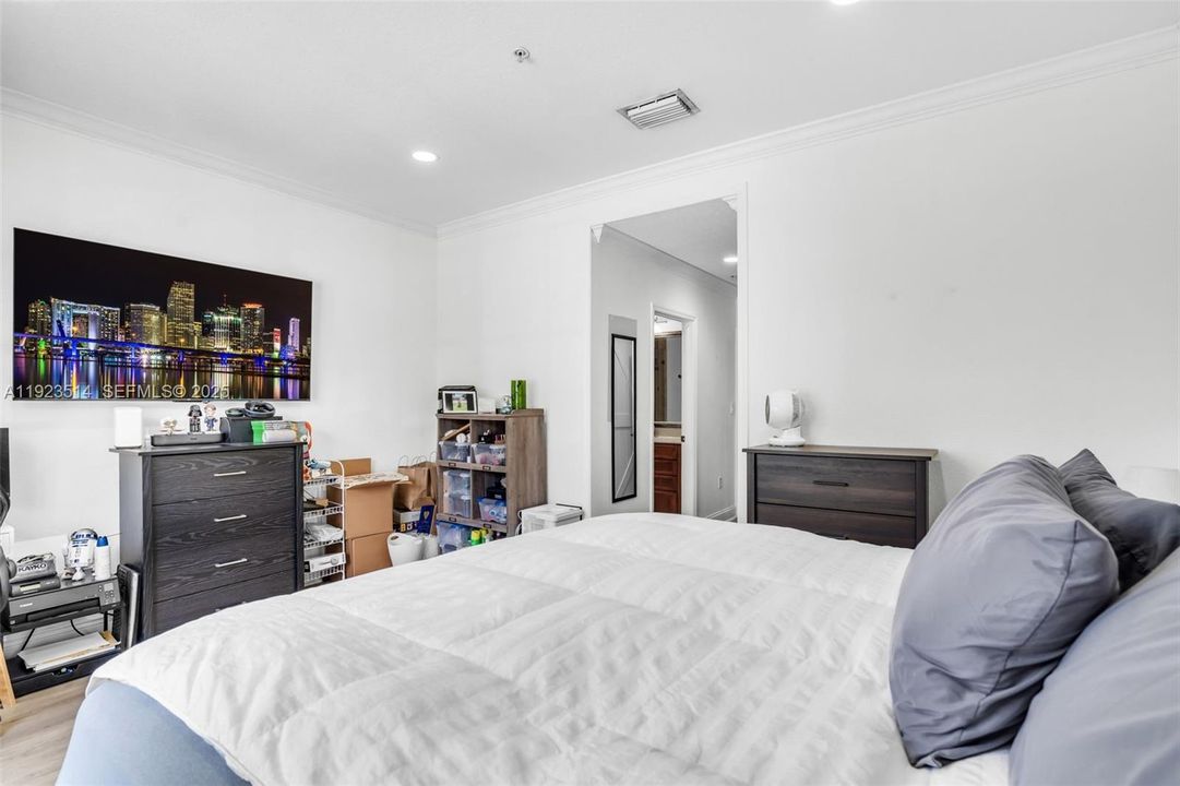 For Sale: $435,000 (3 beds, 2 baths, 1426 Square Feet)