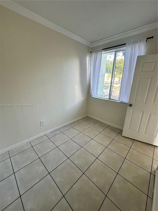For Rent: $2,500 (4 beds, 2 baths, 1302 Square Feet)