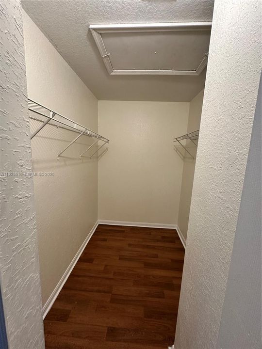 For Rent: $2,500 (4 beds, 2 baths, 1302 Square Feet)