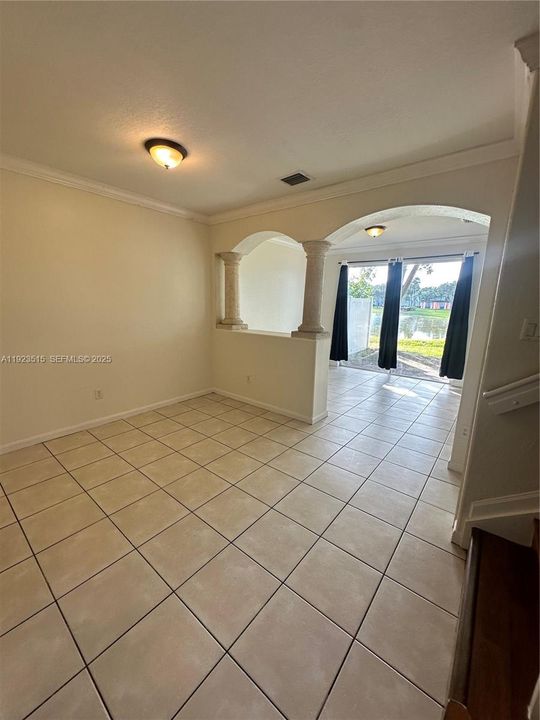 For Rent: $2,500 (4 beds, 2 baths, 1302 Square Feet)