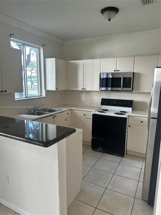 For Rent: $2,500 (4 beds, 2 baths, 1302 Square Feet)
