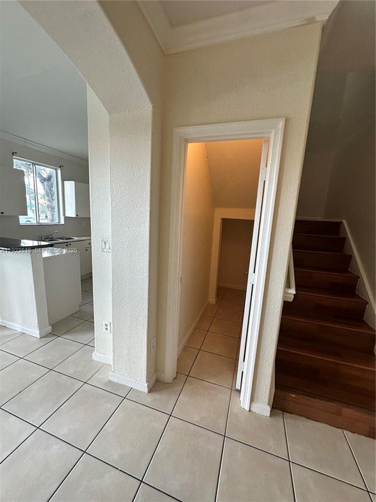 For Rent: $2,500 (4 beds, 2 baths, 1302 Square Feet)