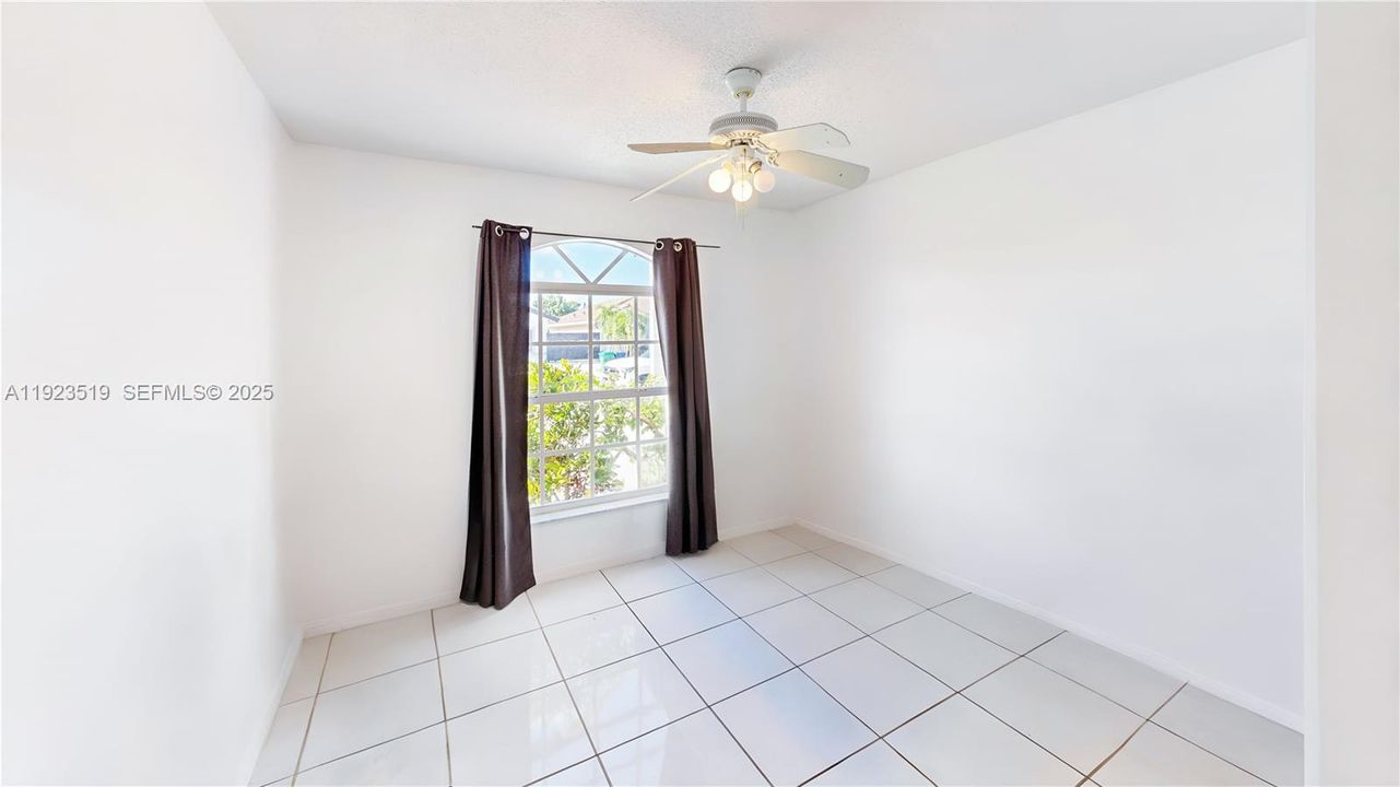 На продажу: $649,900 (5 спален, 3 ванн, 1935 Квадратных фут)