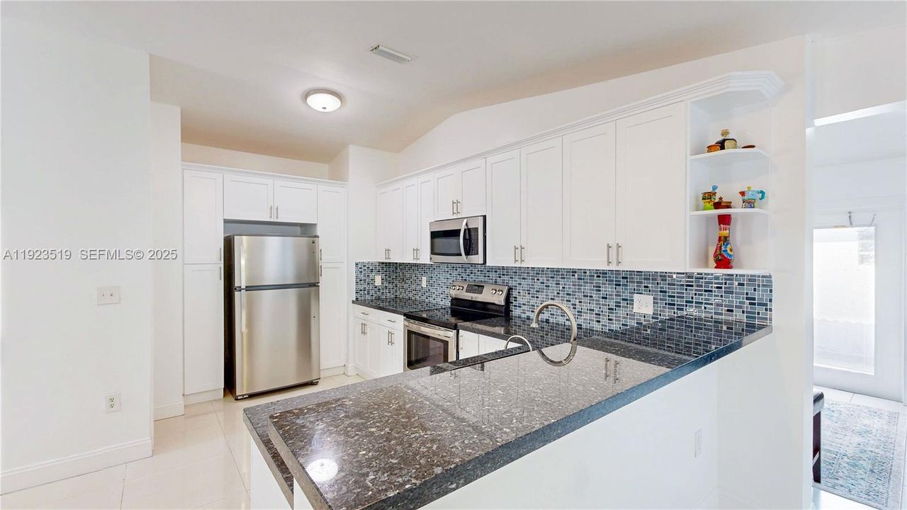 На продажу: $649,900 (5 спален, 3 ванн, 1935 Квадратных фут)