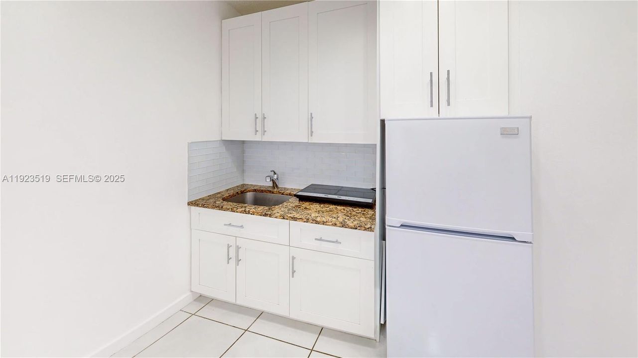 На продажу: $649,900 (5 спален, 3 ванн, 1935 Квадратных фут)