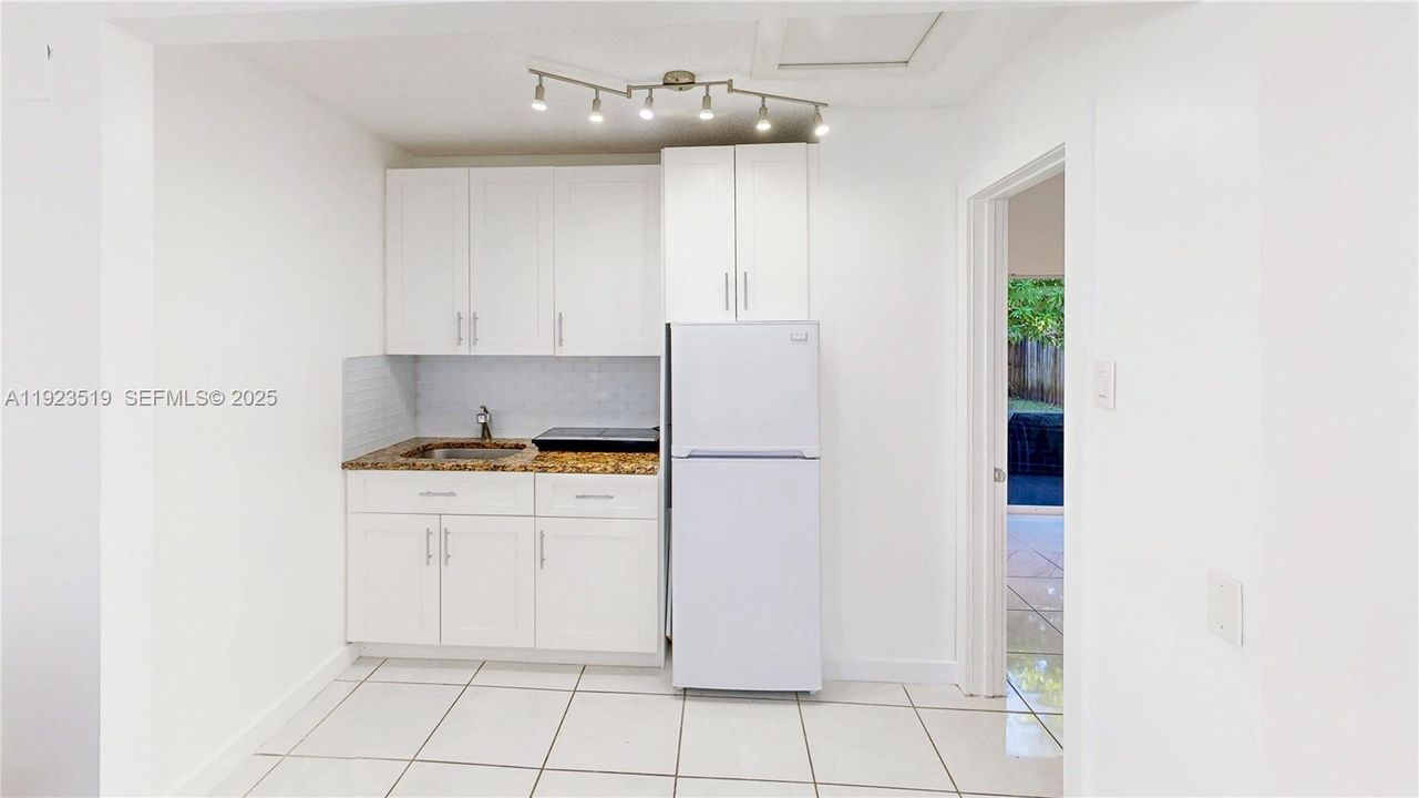 На продажу: $649,900 (5 спален, 3 ванн, 1935 Квадратных фут)