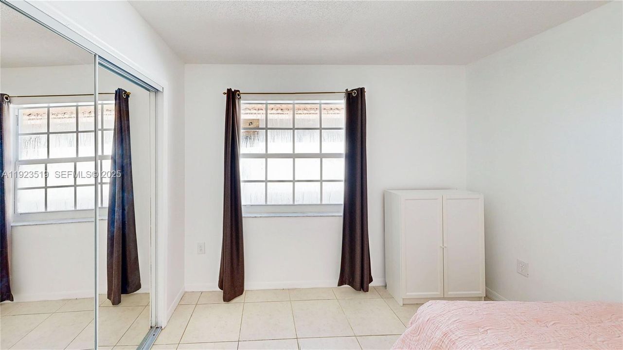 На продажу: $649,900 (5 спален, 3 ванн, 1935 Квадратных фут)