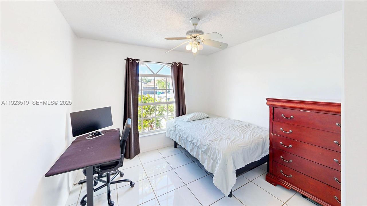 На продажу: $649,900 (5 спален, 3 ванн, 1935 Квадратных фут)