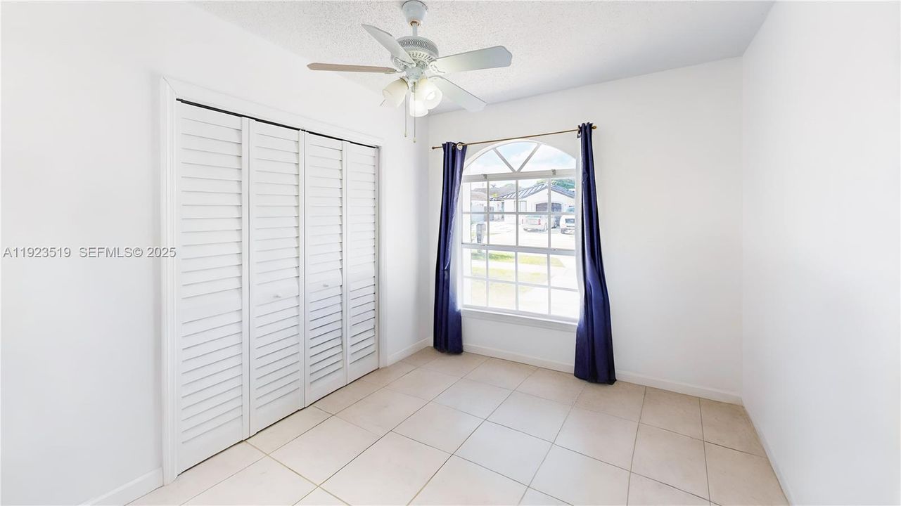 На продажу: $649,900 (5 спален, 3 ванн, 1935 Квадратных фут)