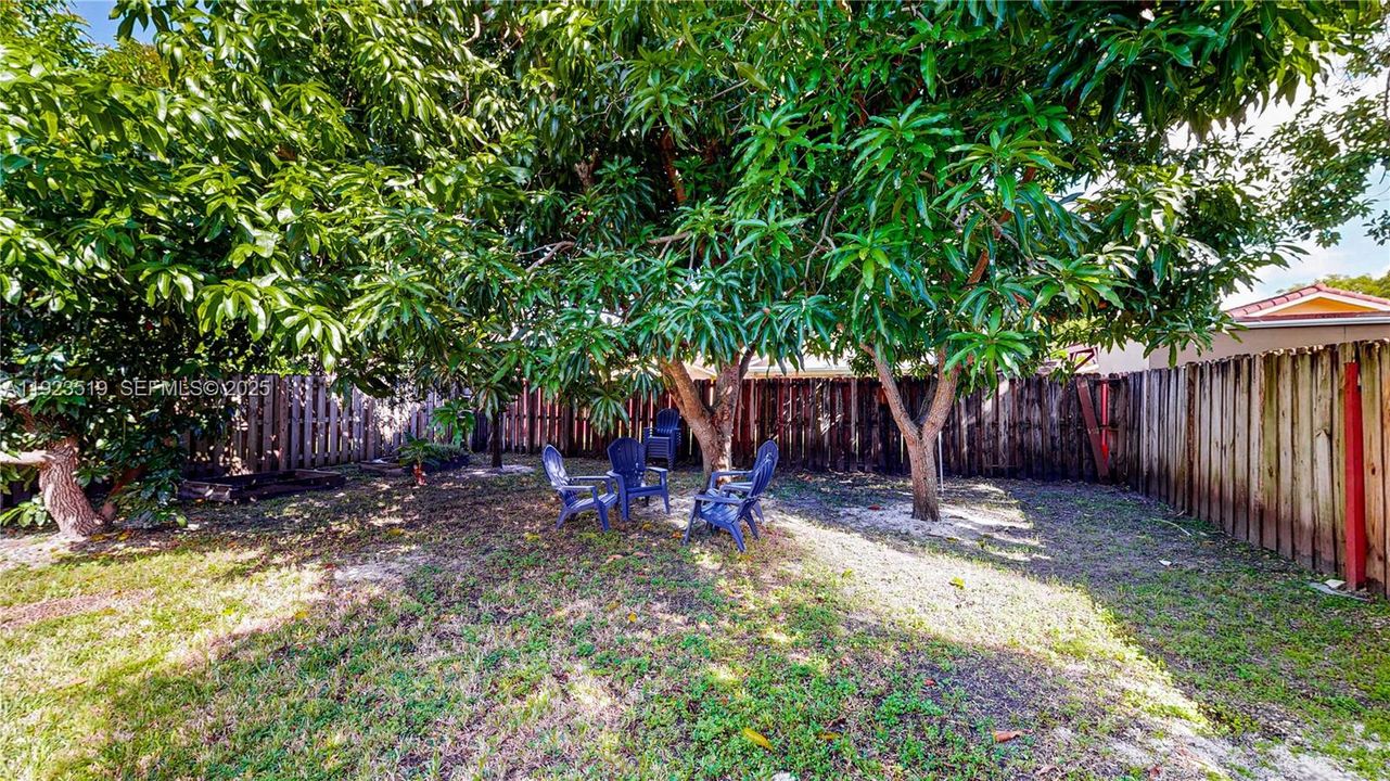 На продажу: $649,900 (5 спален, 3 ванн, 1935 Квадратных фут)