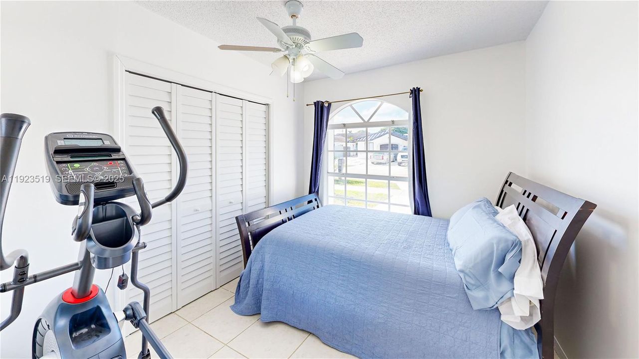 На продажу: $649,900 (5 спален, 3 ванн, 1935 Квадратных фут)