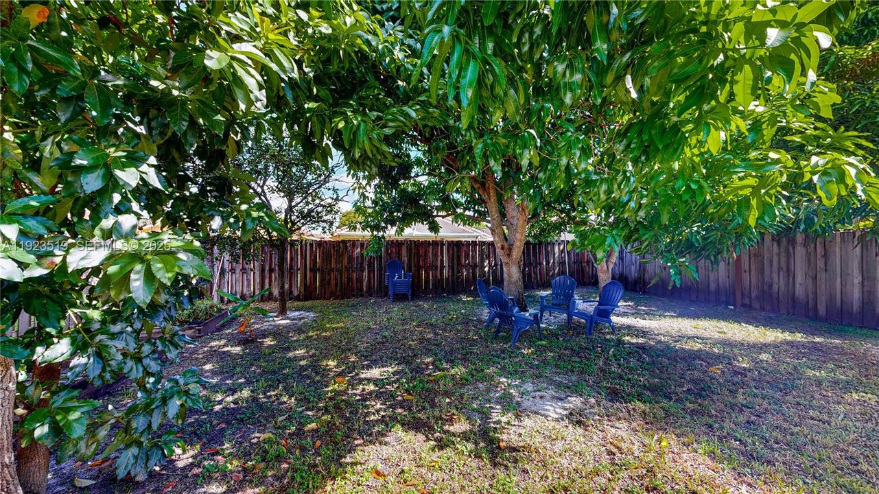 На продажу: $649,900 (5 спален, 3 ванн, 1935 Квадратных фут)